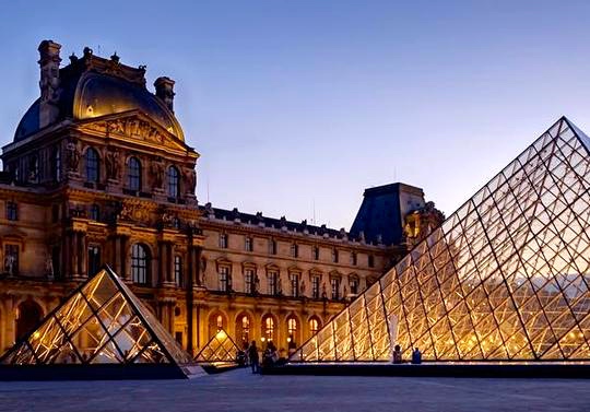 Louvre-at-night-2nd-photo.jpg
