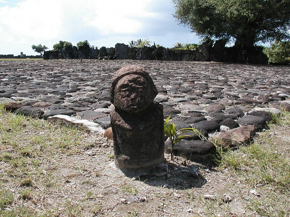 1024px-Taputapuatea_marae_Raiatea.jpg