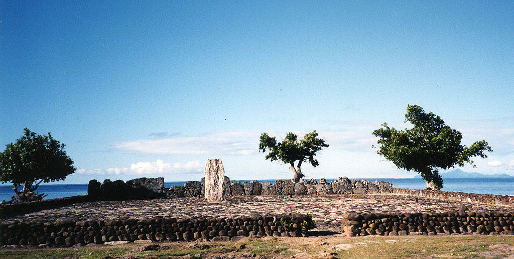 1024px-Marae,_Raiatea_2.jpg