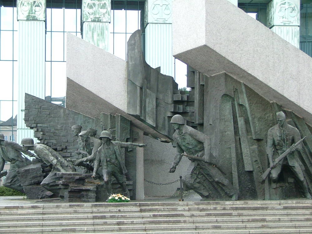 Memorial to Warsaw Uprising.jpg